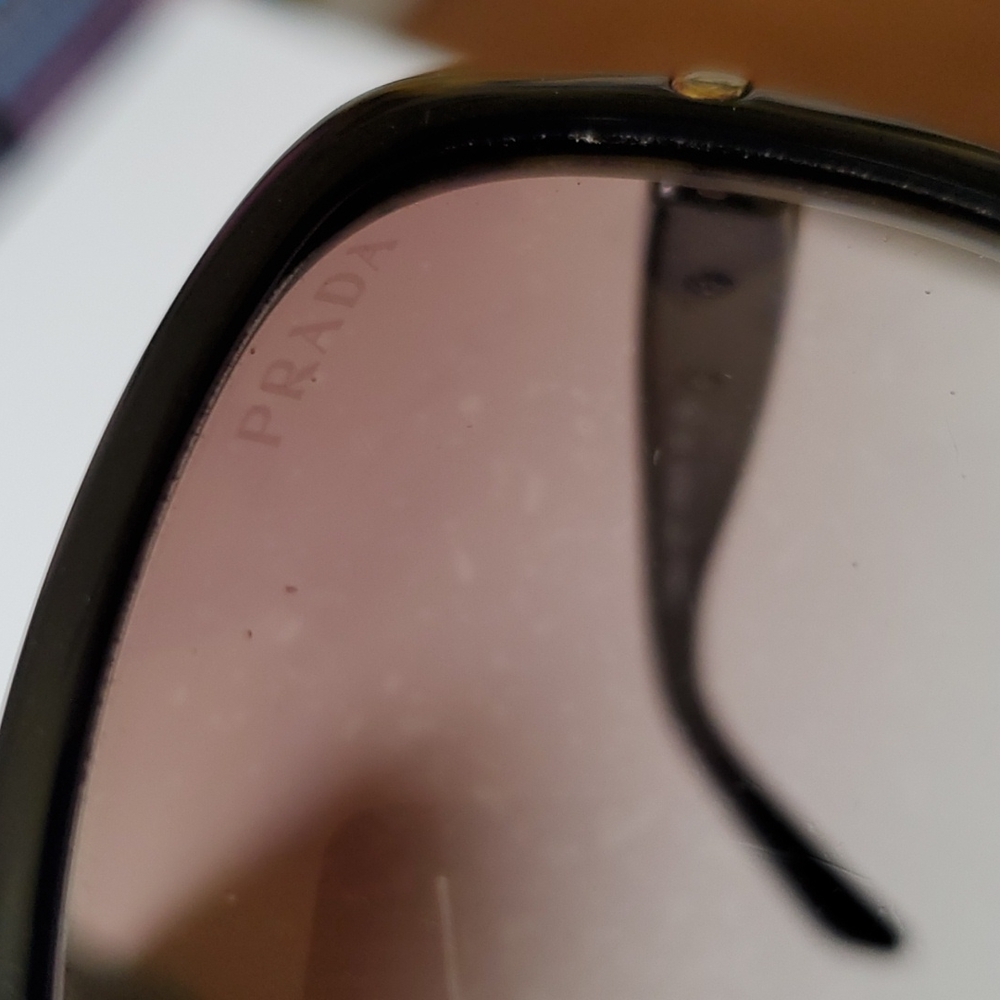 Prada - Picture 4 of 8